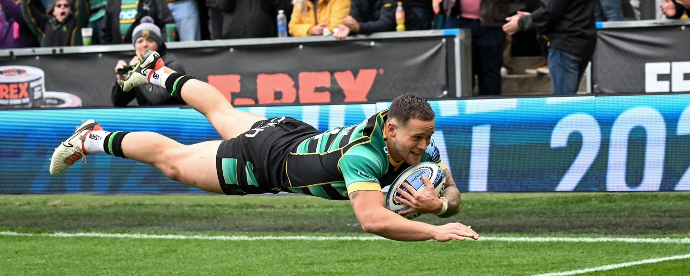 Tom Seabrook scores a try for Northampton Saints