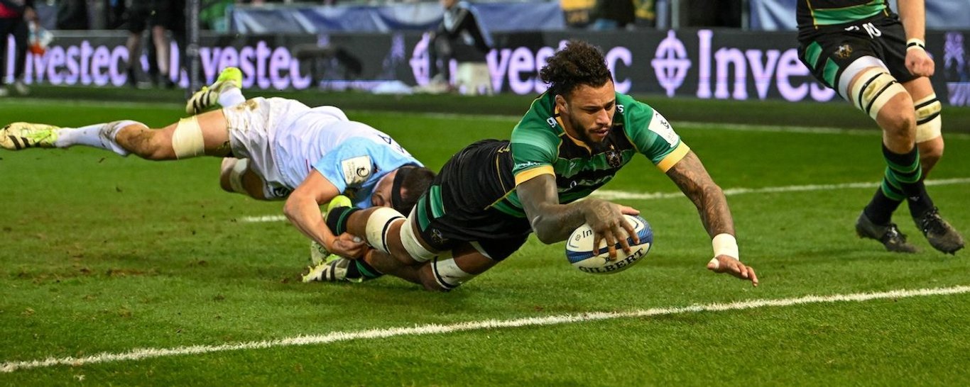 Courtney Lawes scores against Bayonne for Northampton Saints.