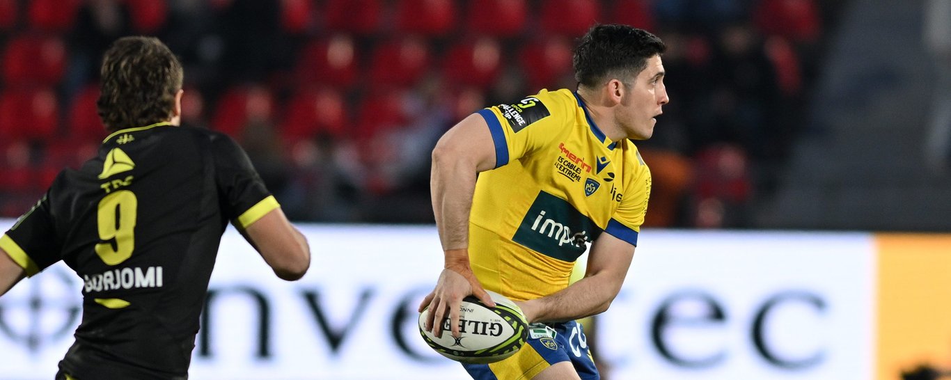 Anthony Belleau has signed for Northampton Saints.