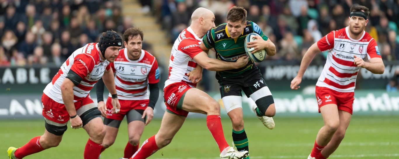Piers Francis takes on Gloucester's defence