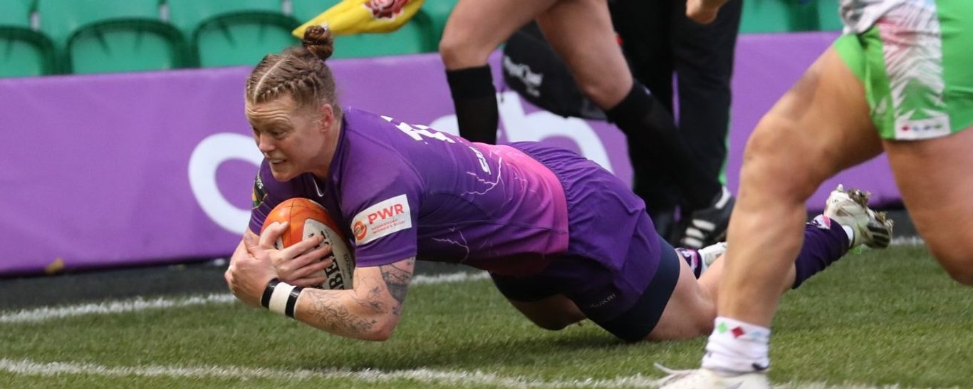 Alev Kelter scores for Loughborough Lightning against Harlequins