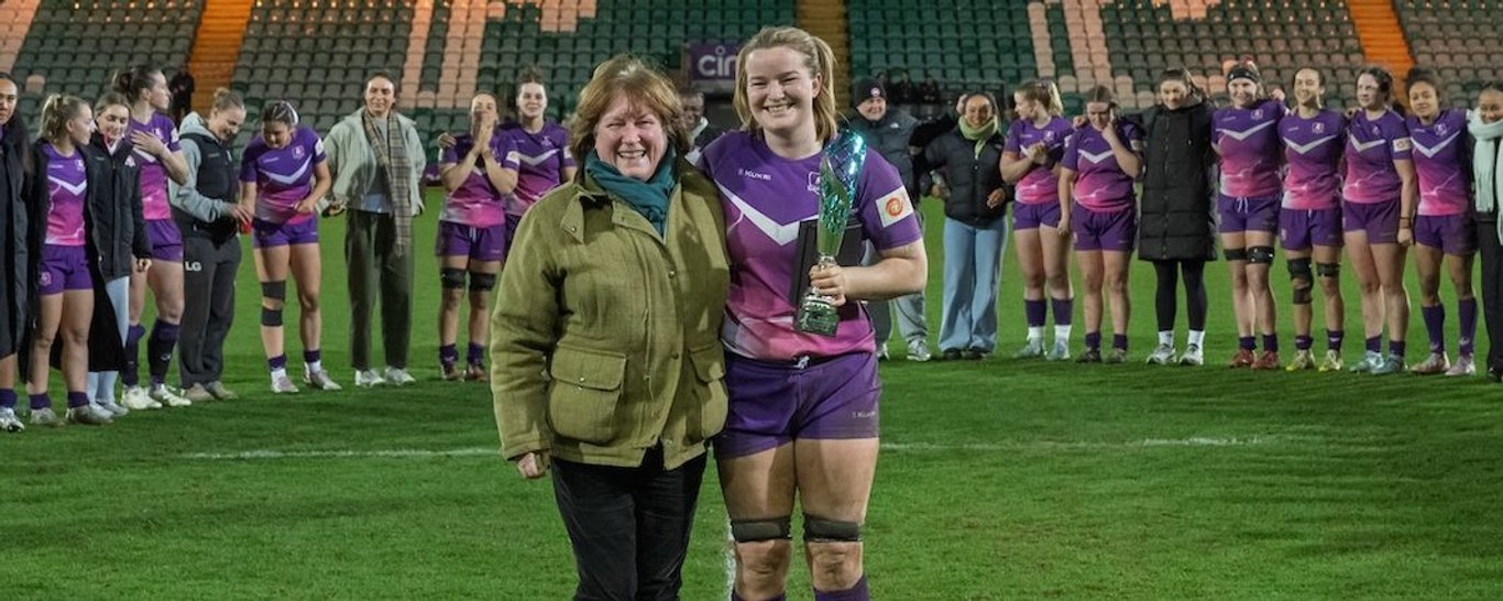 Daisy Hibbert-Jones, winner of Lightning Supporters’ Player of the Season 2024/25, with Lis Saunders.