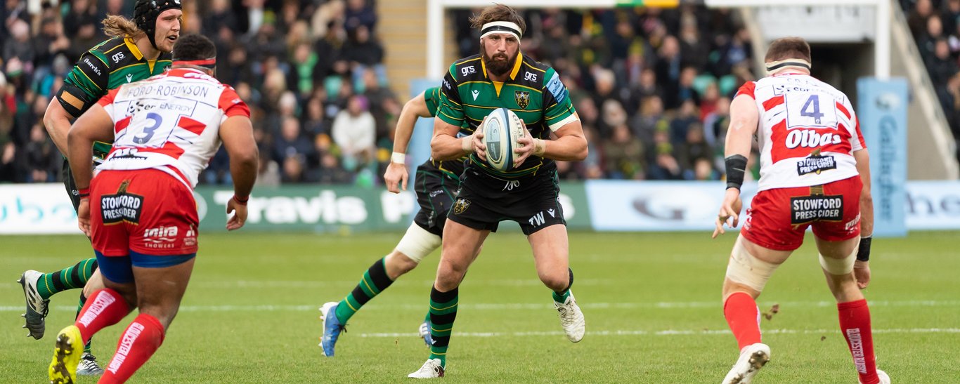 Tom Wood carries the ball for Saints