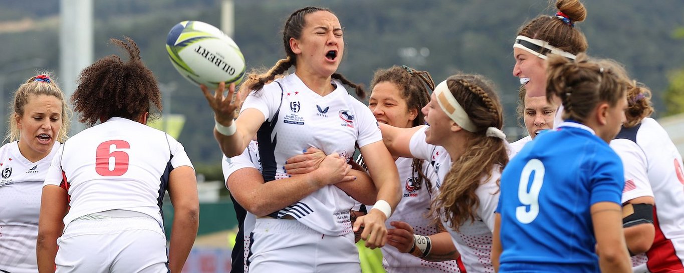 Hallie Taufoou scores for the USA