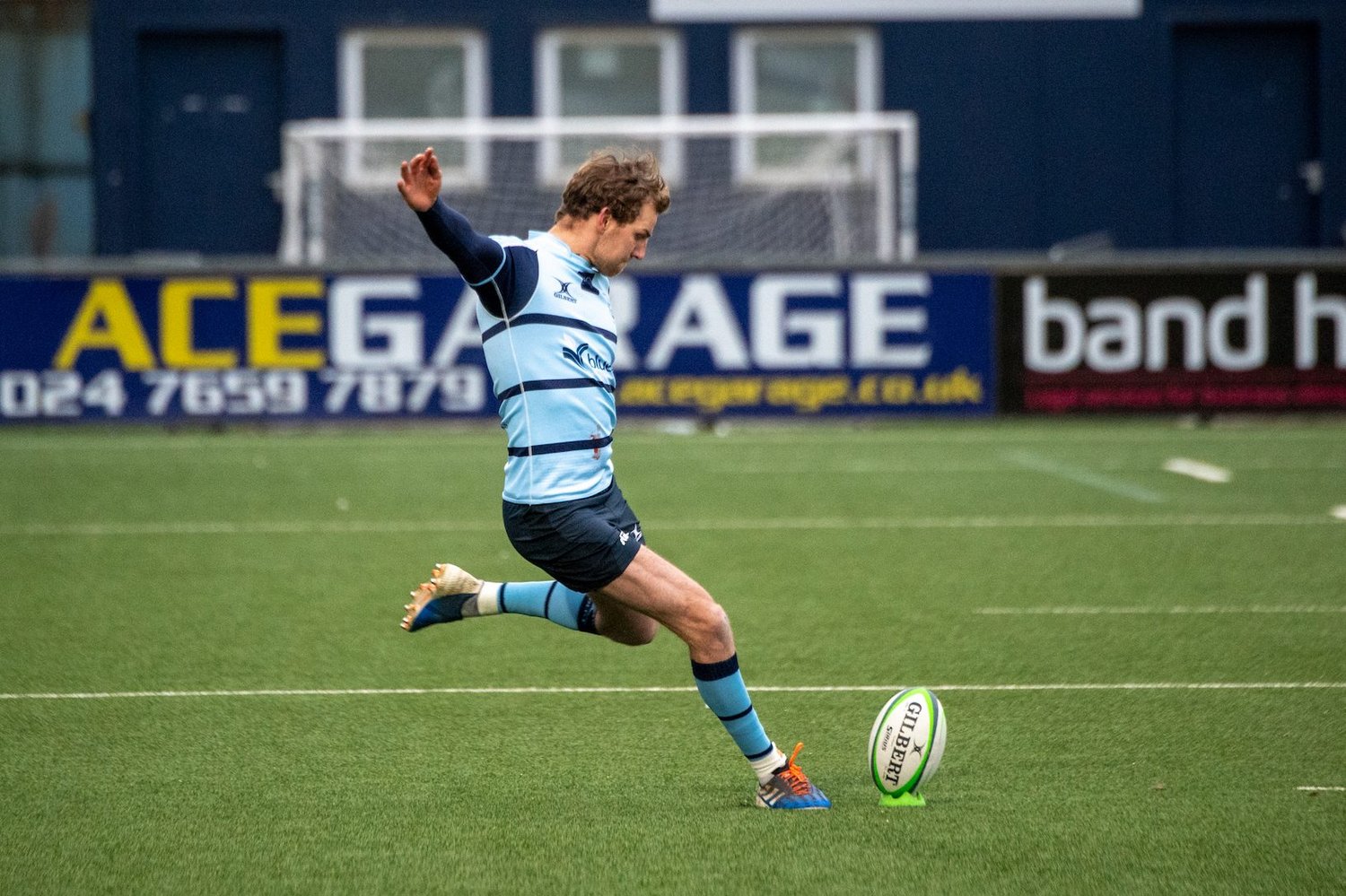 Bedford Blues' Will Maisey kicks a penalty