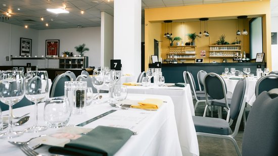Relaxed surroundings, a delicious menu and a superb atmosphere make the Heroes Restaurant a fine choice for a matchday at cinch stadium at Franklin’s Gardens.