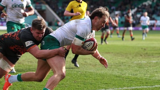 James Ramm scores against Ealing Trailfinders.