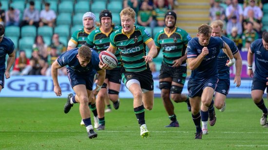 Fin Smith against Doncaster Knights