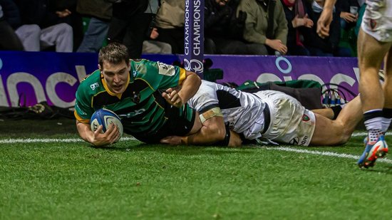 Tom Lockett scores for Northampton Saints against RC Toulon.