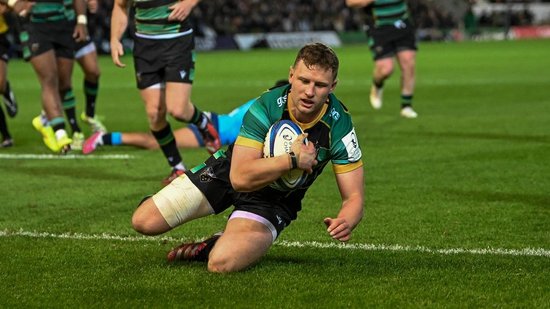 Fraser Dingwall against Bulls.