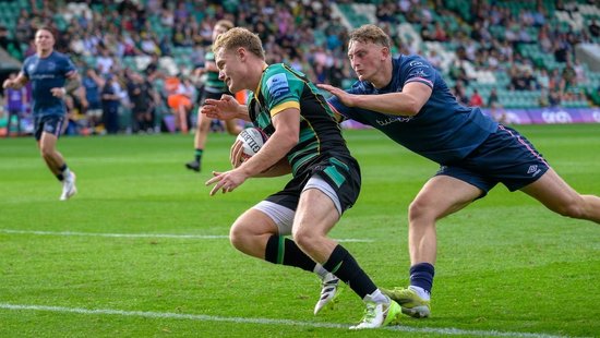 Fin Smith against Doncaster Knights