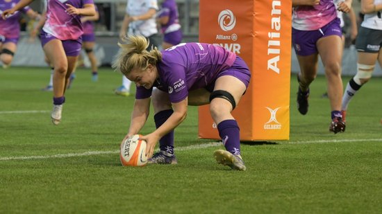 Daisy Hibbert-Jones scores for Loughborough Lightning against Saracens