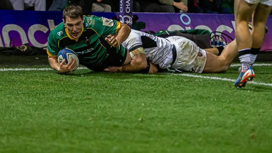 Tom Lockett scores for Northampton Saints against RC Toulon.