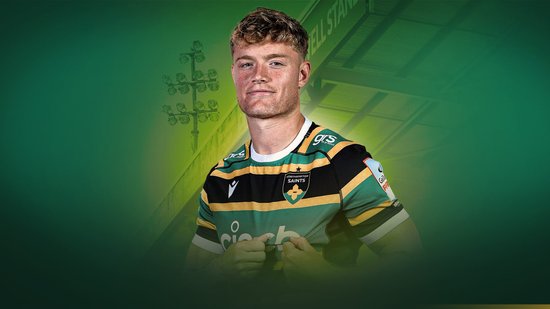 Fin Smith has signed a new contract with Northampton Saints