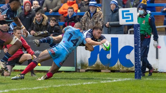 Jack Hughes scores a try for Bedford Blues against London Scottish.