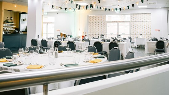 Relaxed surroundings, a delicious menu and a superb atmosphere make the Heroes Restaurant a fine choice for a matchday at cinch stadium at Franklin’s Gardens.