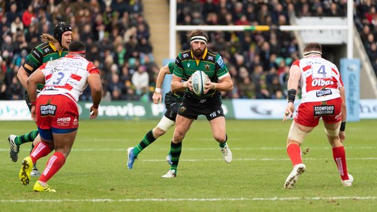 Tom Wood carries against Gloucester