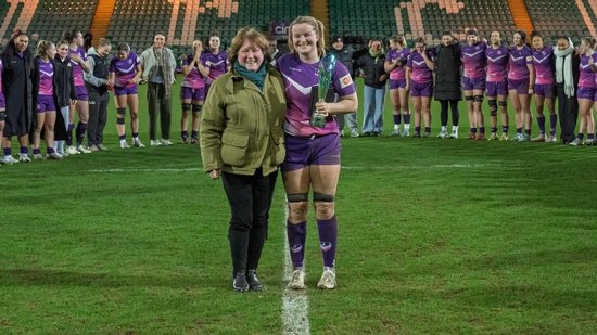 Daisy Hibbert-Jones, winner of Lightning Supporters’ Player of the Season 2024/25, with Lis Saunders.