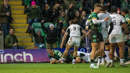 Tom Lockett scores for Northampton Saints against RC Toulon.